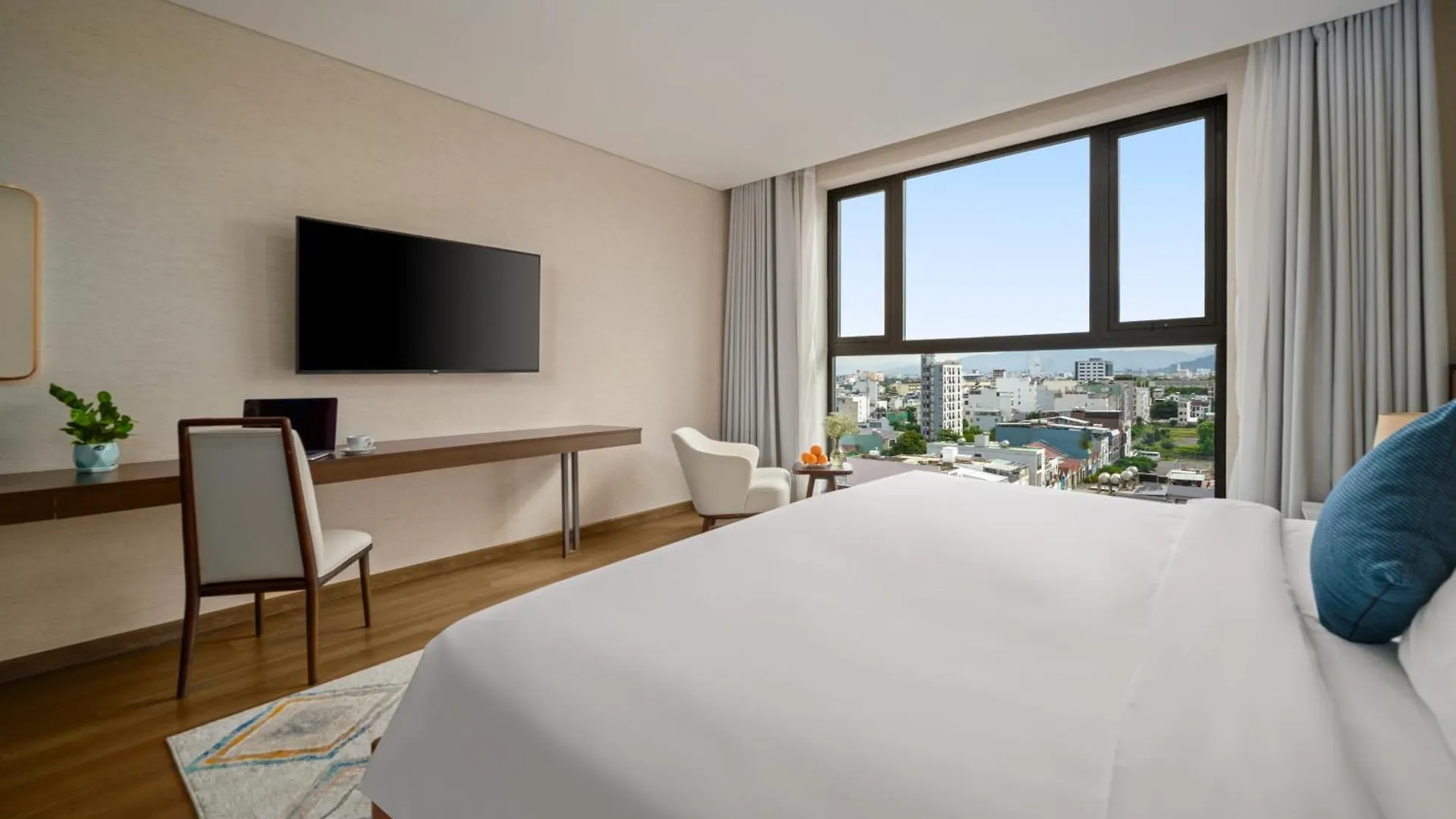 Golden Lotus Grand Da Nang - Panoramic Rooftop Bar & Daily Afternoon Tea Hotel