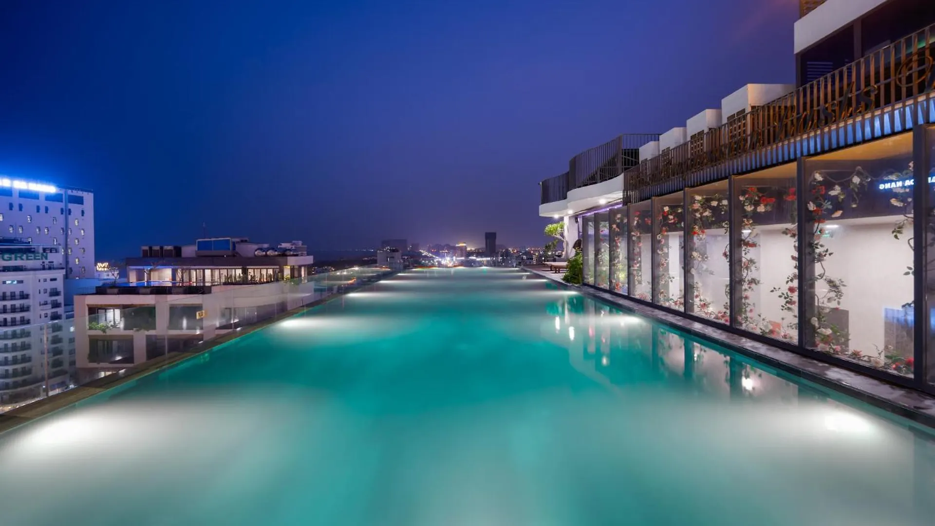 Golden Lotus Grand Da Nang - Panoramic Rooftop Bar & Daily Afternoon Tea Hotel