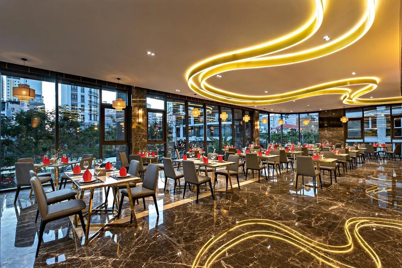ホテル Golden Lotus Grand Da Nang - Panoramic Rooftop Bar & Daily Afternoon Tea