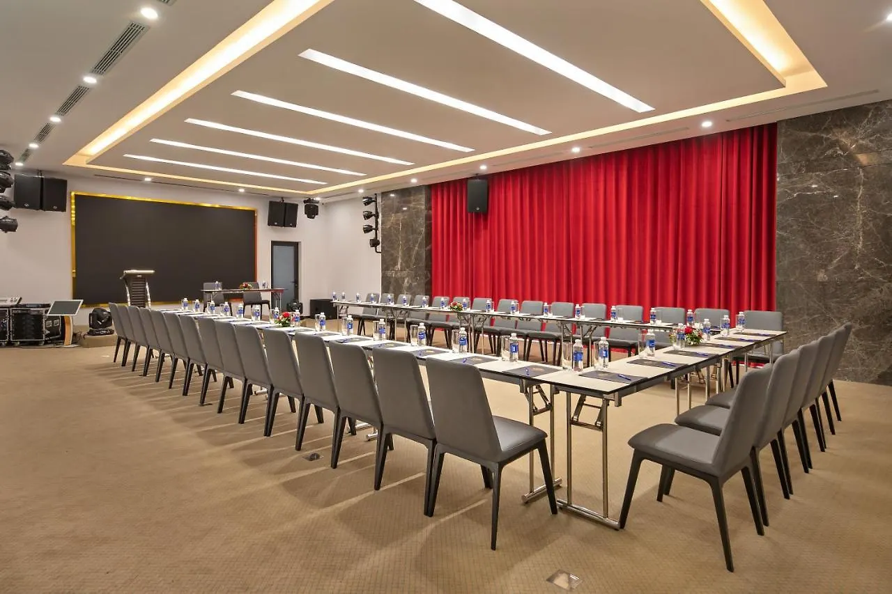 Golden Lotus Grand Da Nang - Panoramic Rooftop Bar & Daily Afternoon Tea ホテル