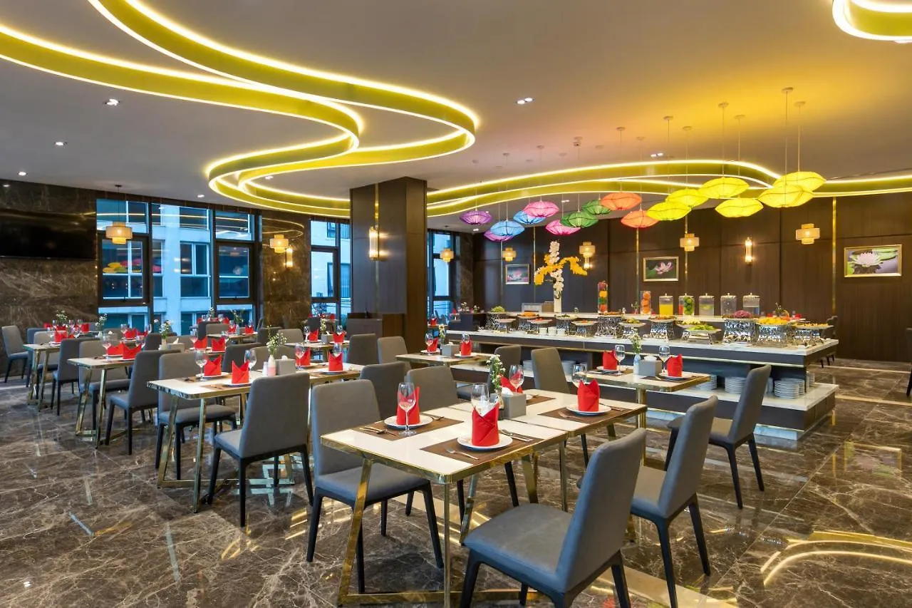 Golden Lotus Grand Da Nang - Panoramic Rooftop Bar & Daily Afternoon Tea ホテル