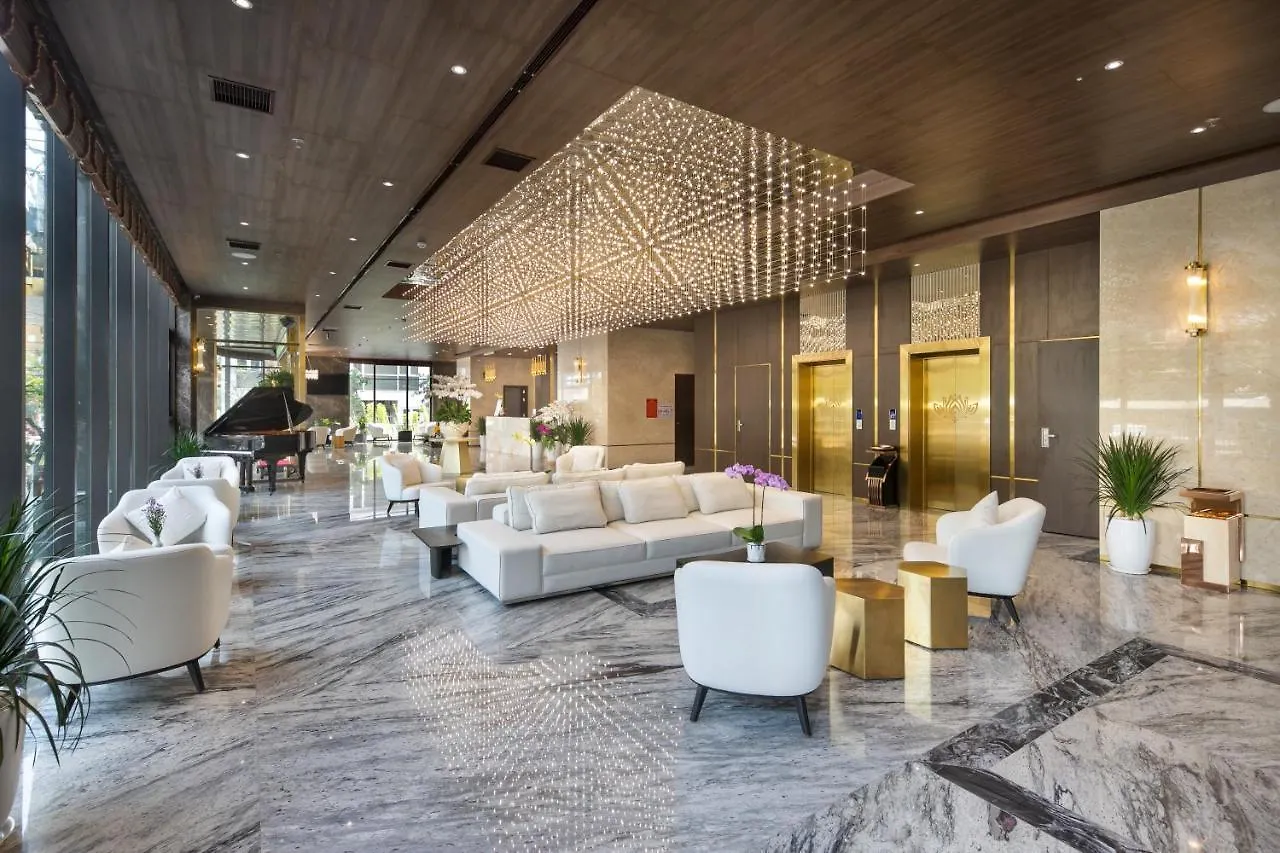 ホテル Golden Lotus Grand Da Nang - Panoramic Rooftop Bar & Daily Afternoon Tea