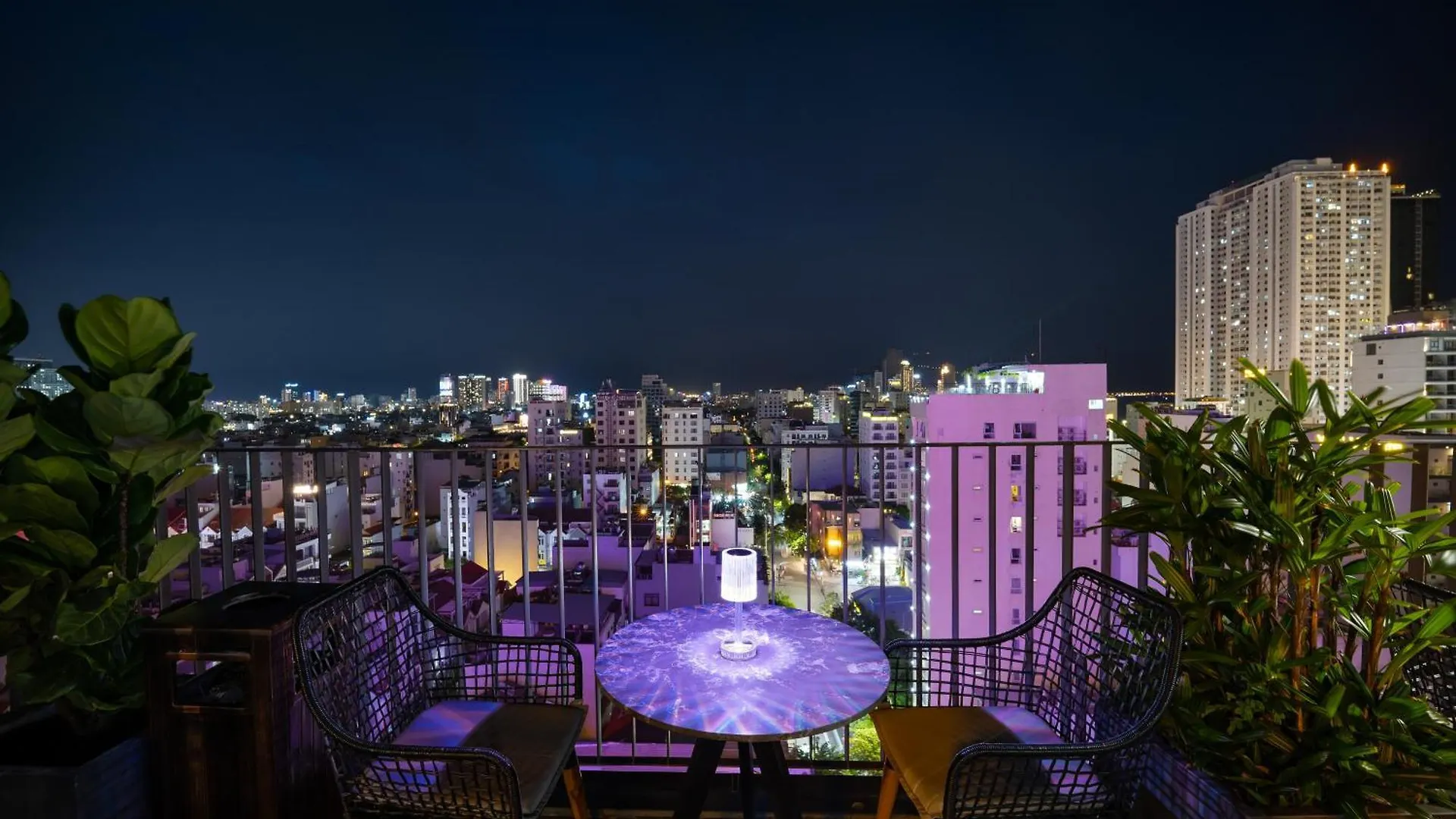 Golden Lotus Grand Da Nang - Panoramic Rooftop Bar & Daily Afternoon Tea ベトナム