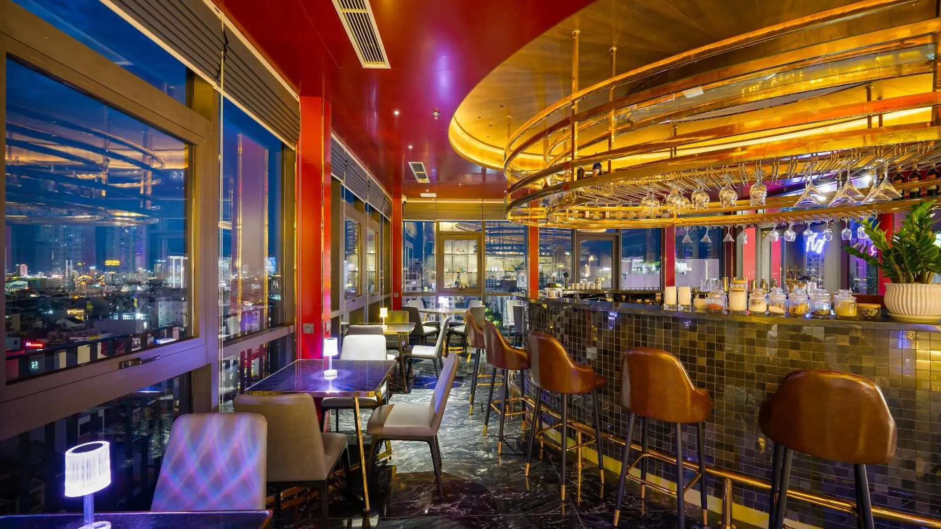 Golden Lotus Grand Da Nang - Panoramic Rooftop Bar & Daily Afternoon Tea ベトナム
