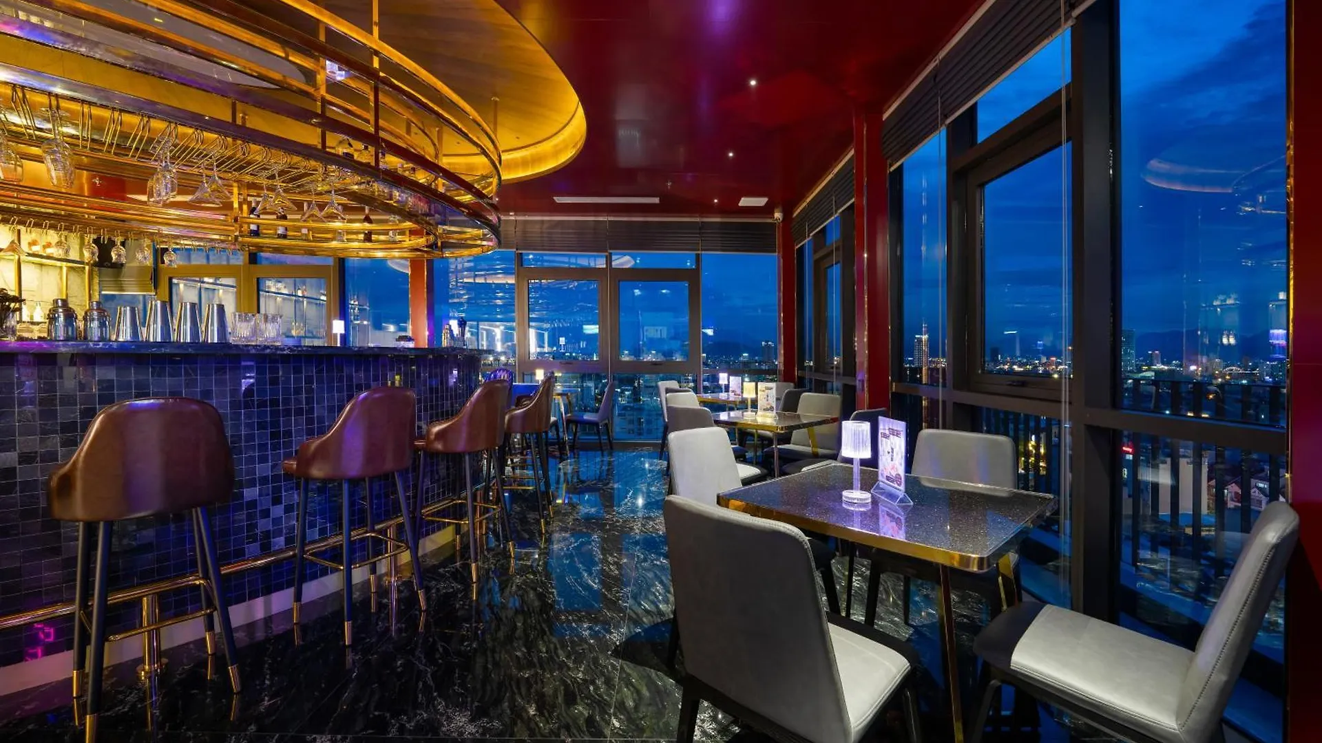 Golden Lotus Grand Da Nang - Panoramic Rooftop Bar & Daily Afternoon Tea 4*,  ベトナム