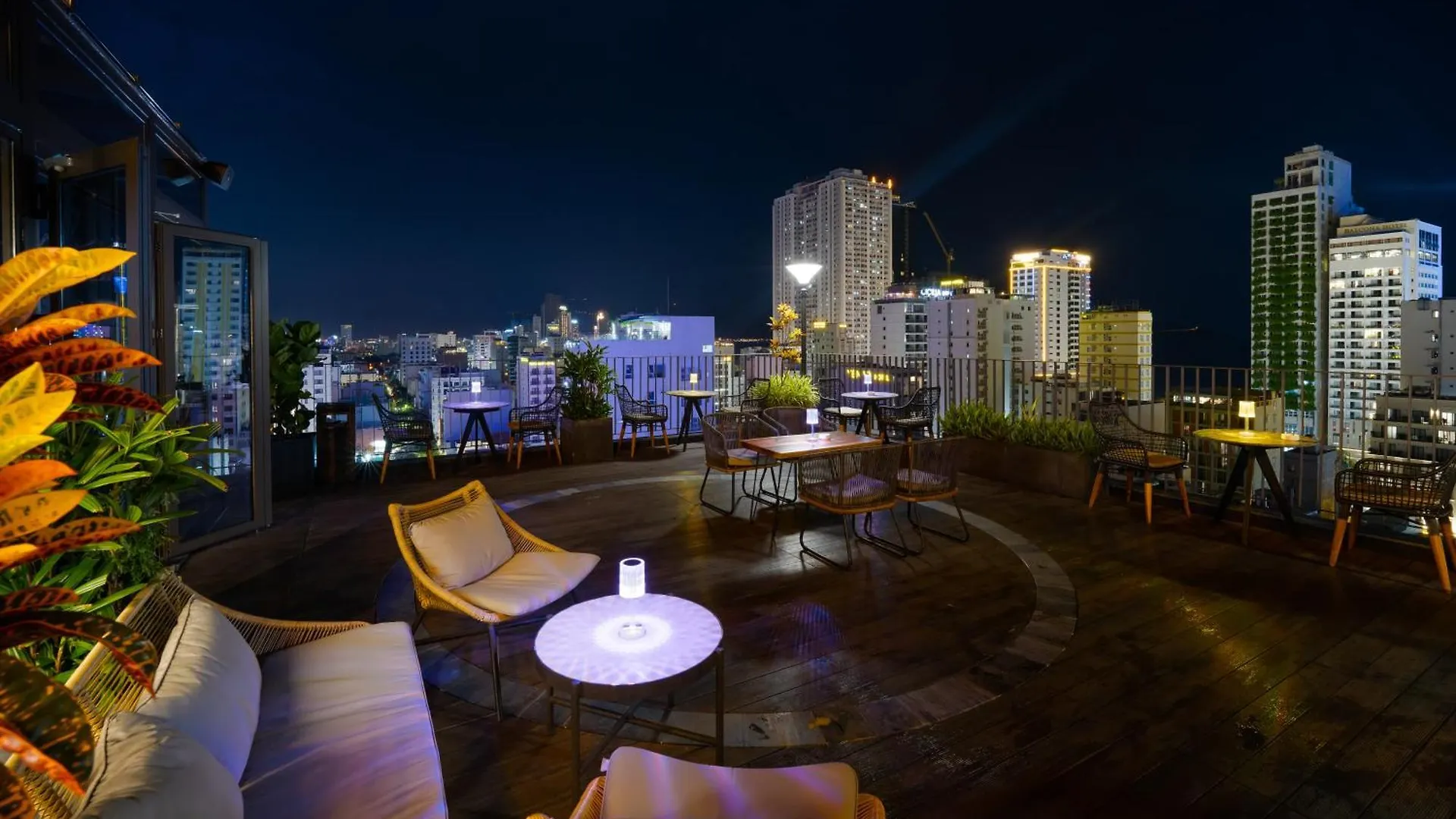 Golden Lotus Grand Da Nang - Panoramic Rooftop Bar & Daily Afternoon Tea ホテル
