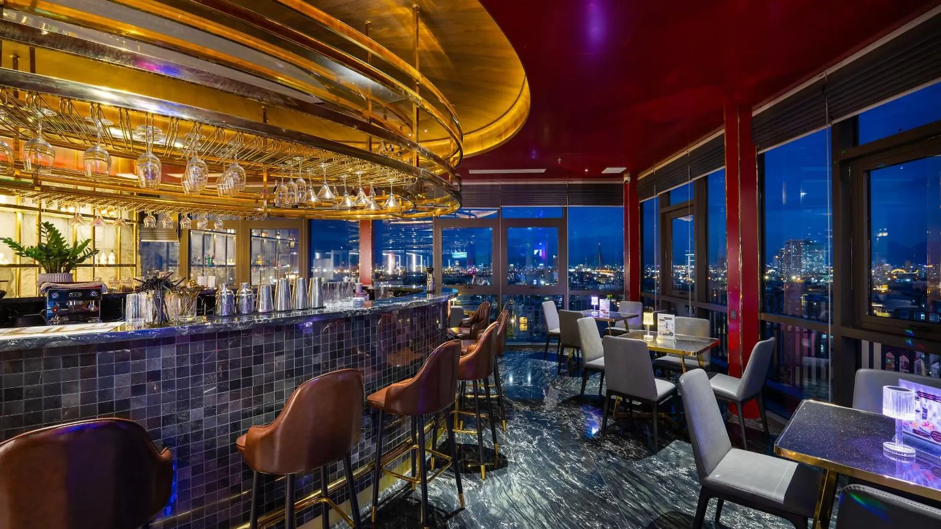 **** ホテル Golden Lotus Grand Da Nang - Panoramic Rooftop Bar & Daily Afternoon Tea ベトナム