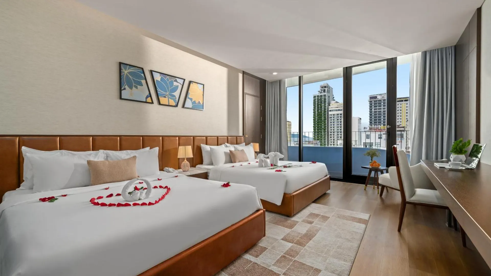 Golden Lotus Grand Da Nang - Panoramic Rooftop Bar & Daily Afternoon Tea ベトナム
